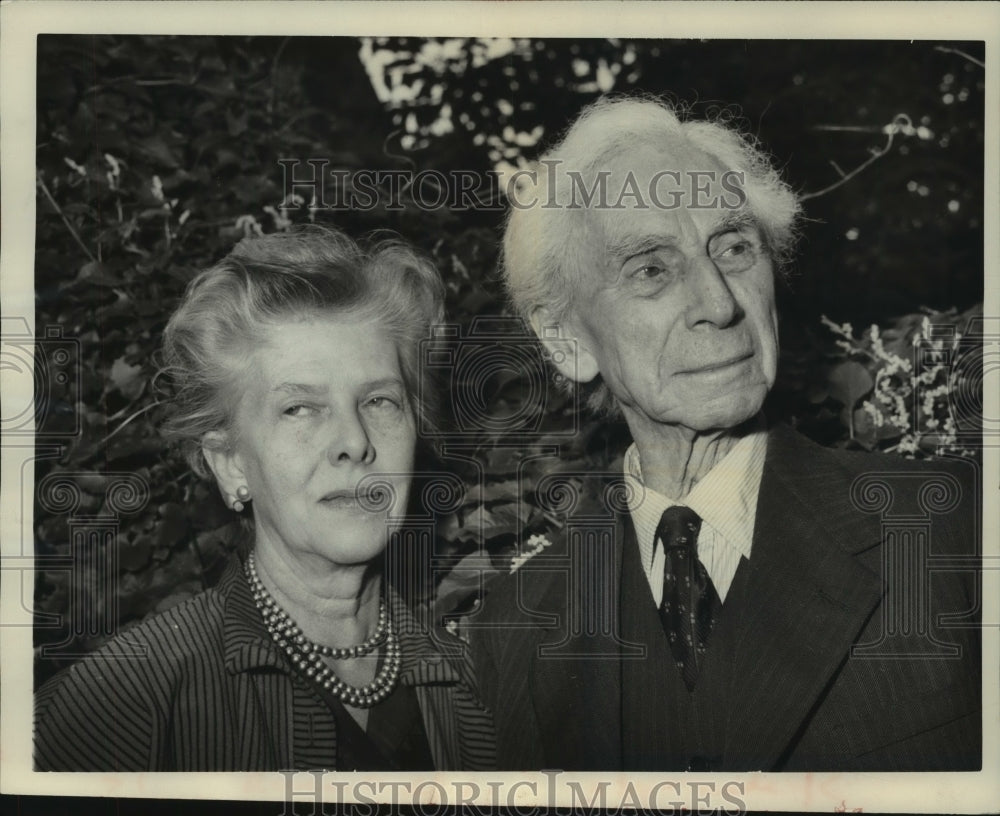 1961, Earl Bertrand Russell & Lady Russell hold press conference - Historic Images