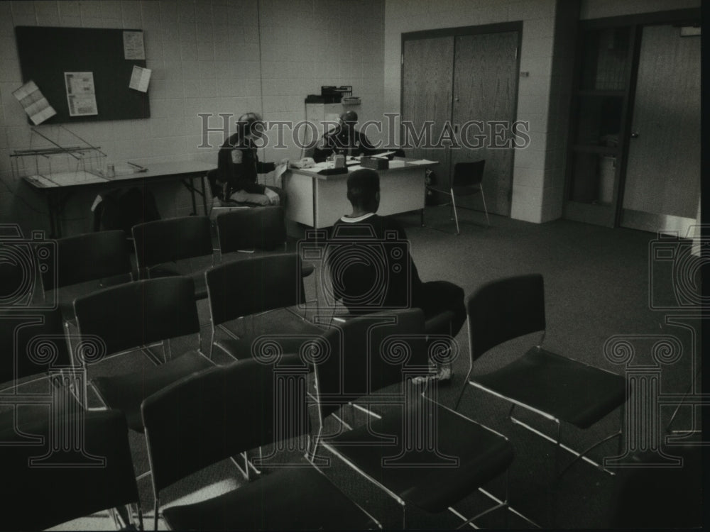 1993 Press Photo Milwaukee County deputies, Boys & Girls Club Greater Milwaukee - Historic Images