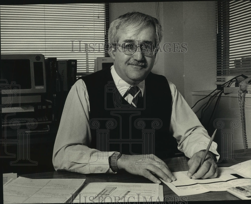 1989 John Turner- Executive Director Of Medical Management - Historic Images