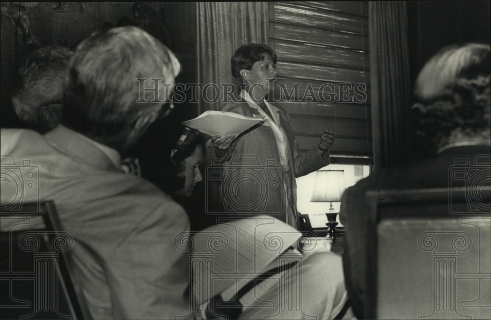 1988 Barbara Ulichny Talks To A Committee At Milwaukee Athletic Club - Historic Images