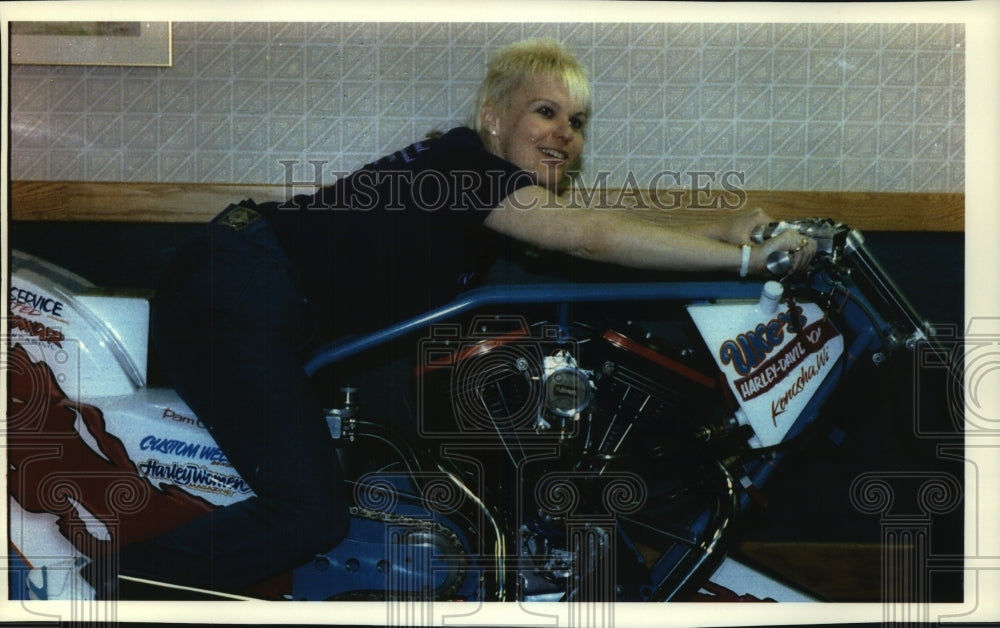 1993 Press Photo Pam Cumming, Participant in Motorcycle Drag Races Nationwide - Historic Images