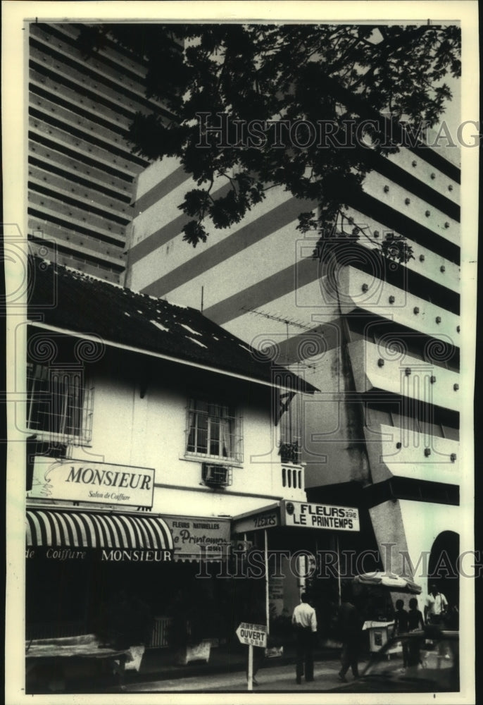 1988 Small Building With French-Language Signs In Downtown Abidjan - Historic Images
