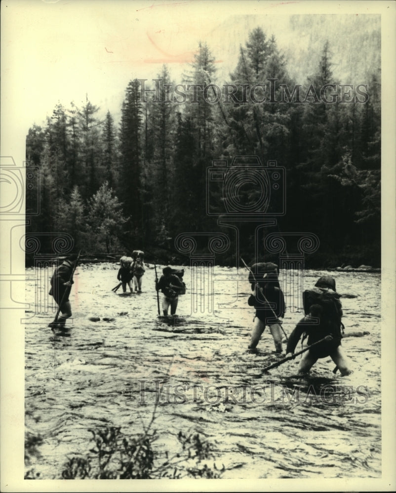 1968 Press Photo Trappers on a river around the Alygjer area in Russia-Historic Images