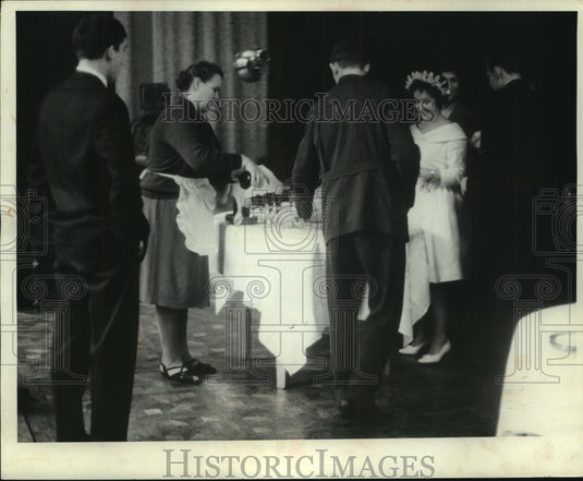 1988, Champagne poured at a Russian wedding reception - mjc08611 - Historic Images