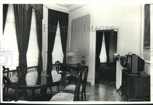 1989 Press Photo Savoy Hotel room in Moscow, Russia - mjc08642 - Historic Images