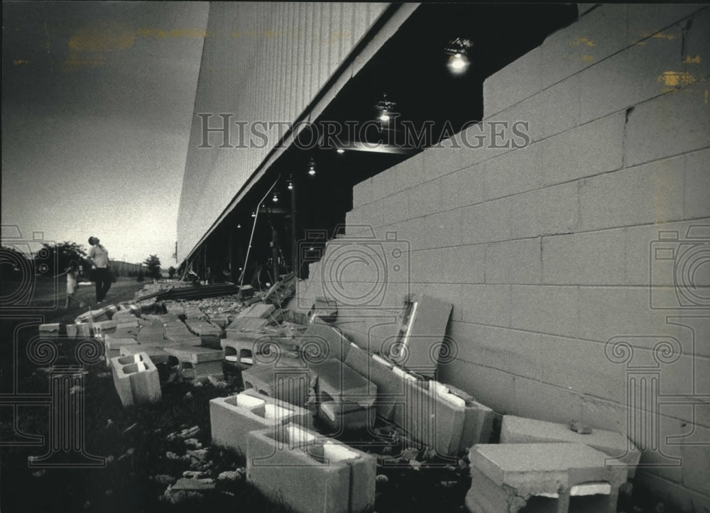 1991 Press Photo Debris from Storm at Faustel, Inc. in Germantown, Wisconsin - Historic Images