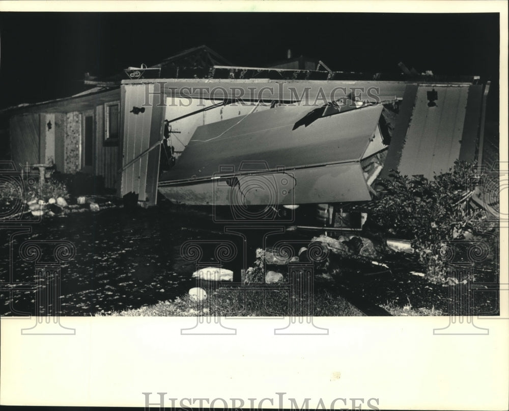 1987 Press Photo Garage Ripped Out of Home from Storm in Wales, Wisconsin - Historic Images