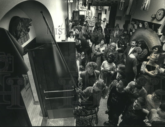 1991 Press Photo Sculptures at Tippecanoe School for the Humanities are unveiled - Historic Images