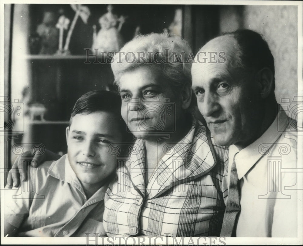 1964 Press Photo President of Hungarian parliament, Mrs. Istvan Vass and family - Historic Images