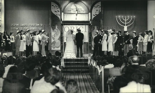 1981, Jeri & Seth Banks have a traditional Jewish wedding Wisconsin - Historic Images