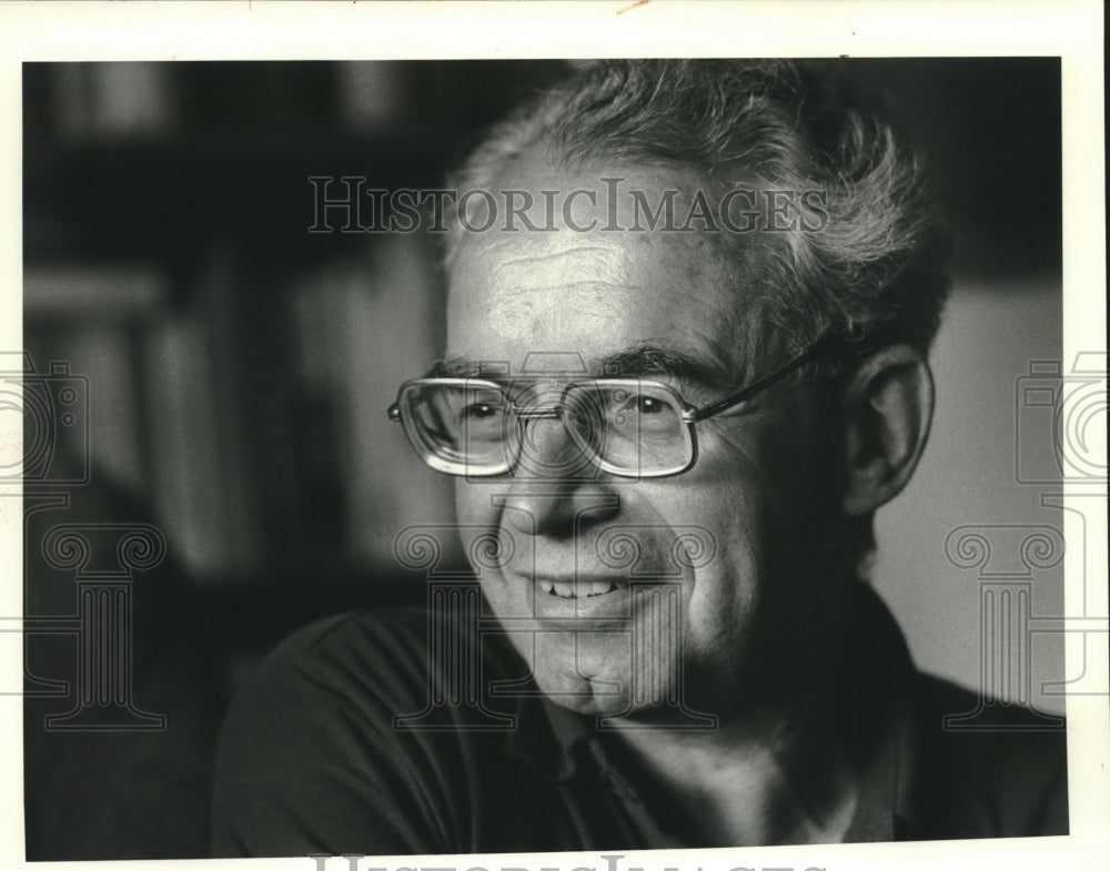 1983 Press Photo Father Michael van den Bogaert, Jesuit priest from India in WI - Historic Images