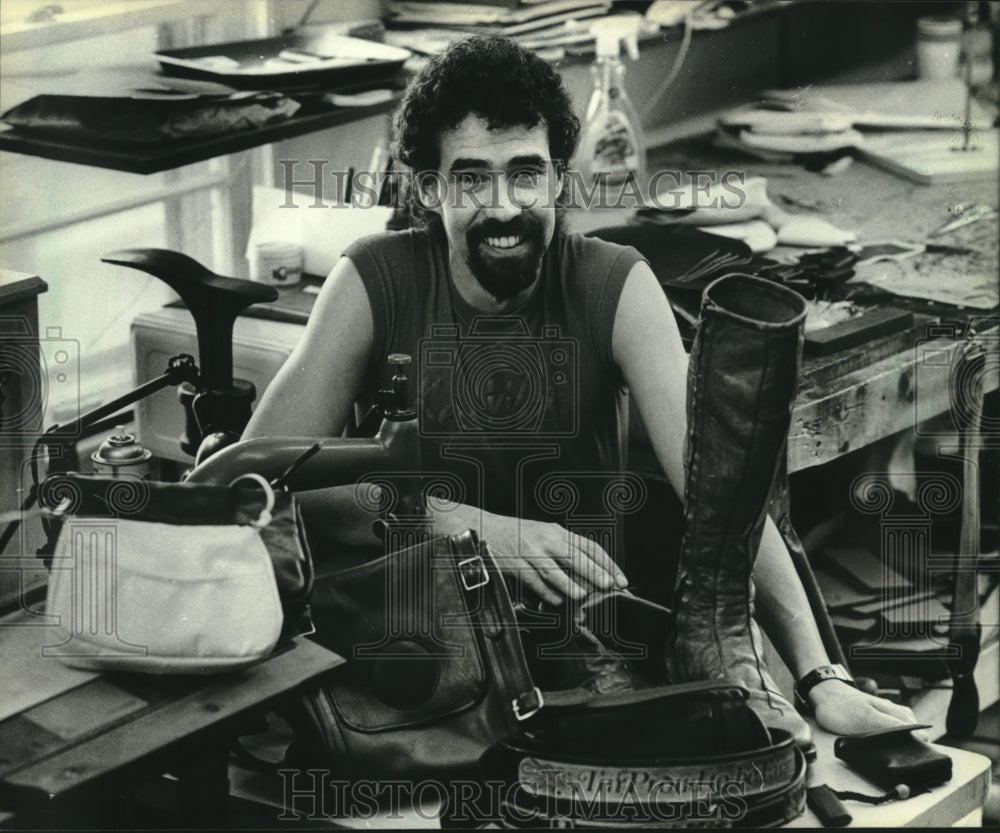 1984 Press Photo Bill Van Odbert makes boots, belts, purses and other clothing - Historic Images