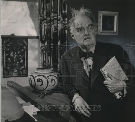 1954 Press Photo Artist Carl Van Treek will leave enduring works in America - Historic Images