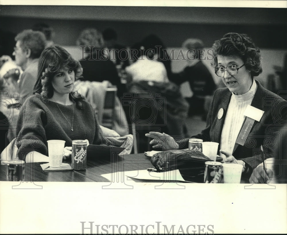 1986 Press Photo Leona Truchan chairs Natural Science &amp; Technology at Alverno - Historic Images
