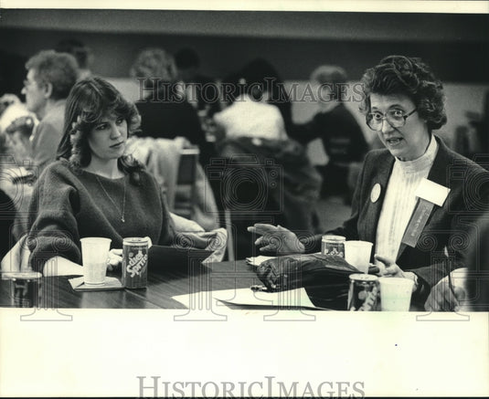 1986 Press Photo Leona Truchan chairs Natural Science & Technology at Alverno - Historic Images
