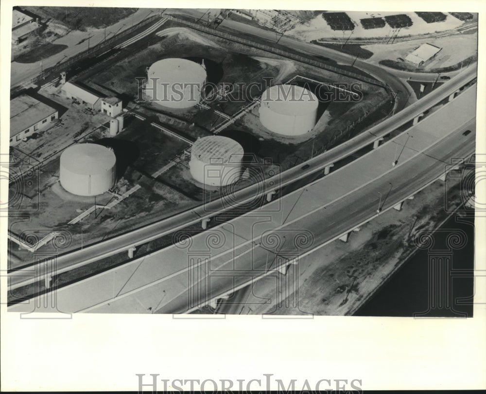 1989 Press Photo An aerial view of fuel tanks at south end of Jones Island - Historic Images