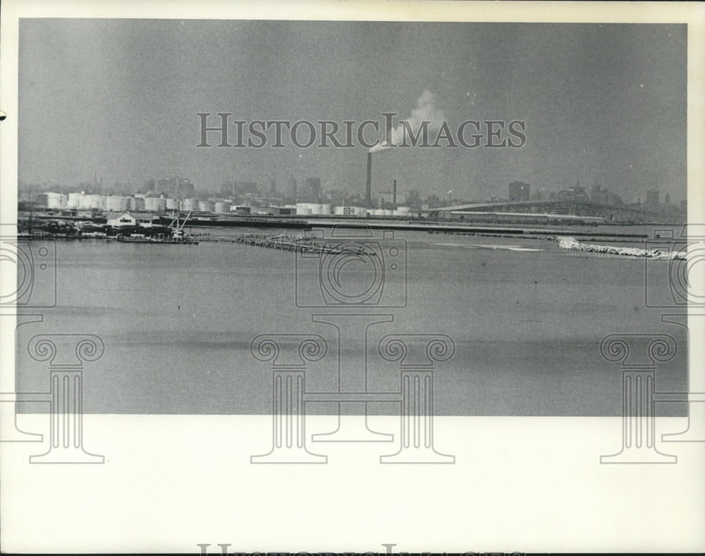 1975 Press Photo Jones Island, Harbor of Port of Milwaukee - mjc09016 - Historic Images