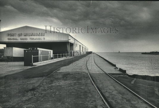 1961 Press Photo Empty dock at Port of Milwaukee's General Cargo Terminal 2 - Historic Images