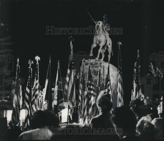 1964 Press Photo Kosciuszko statue in Kosciuszko park massed by flags, Milwaukee - Historic Images