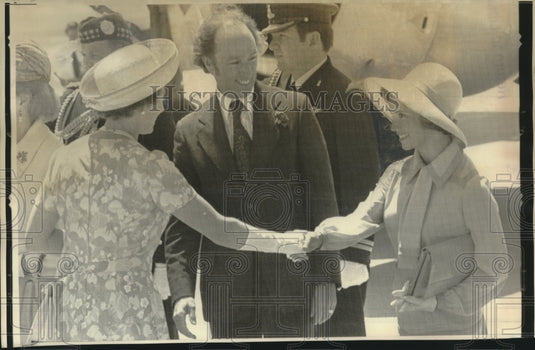 1973 Press Photo Prime Minister of Canada & His Wife Greeting Queen Elizabeth-Historic Images