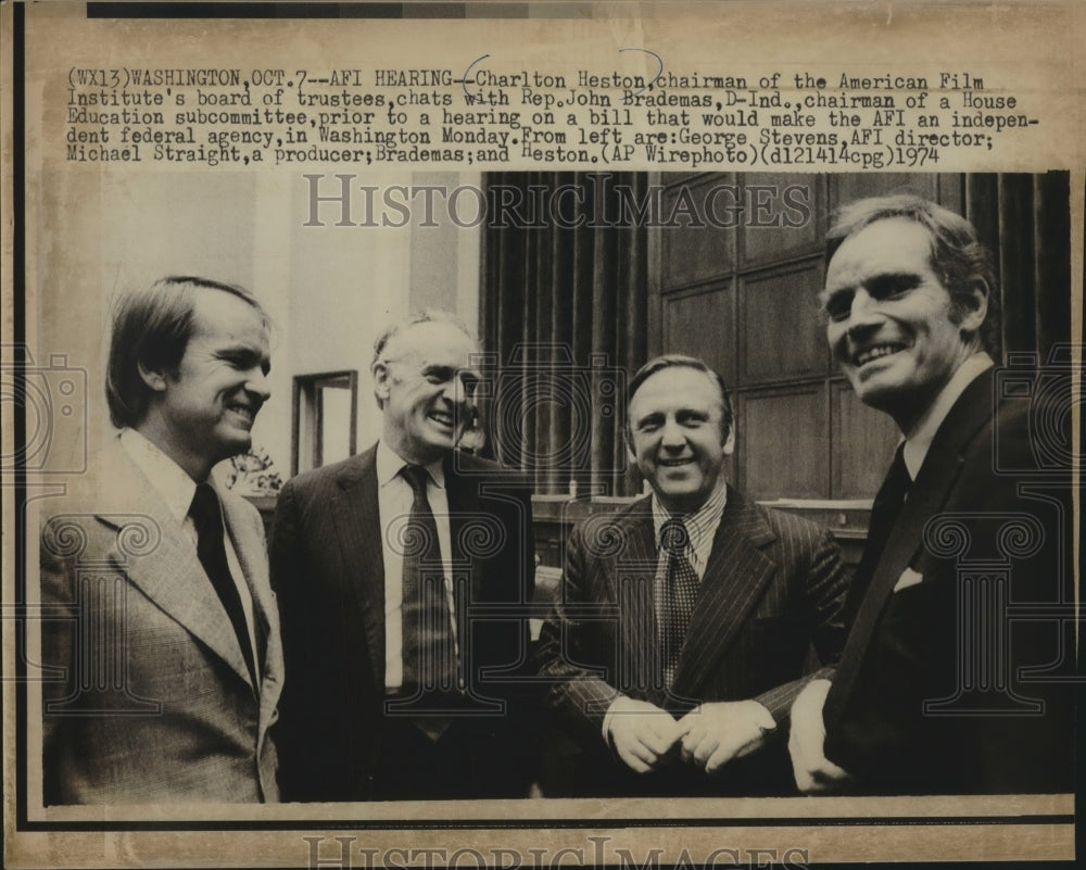 1974 Press Photo Charlton Heston &amp; others talk before AFI hearing in Washington-Historic Images