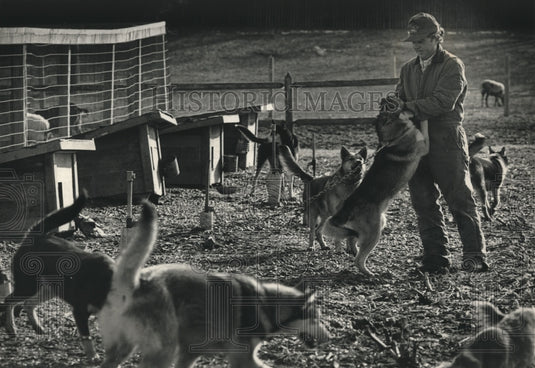 1991 Press Photo George Strobl, President of the Wisconsin Donkey-Mule Society - Historic Images