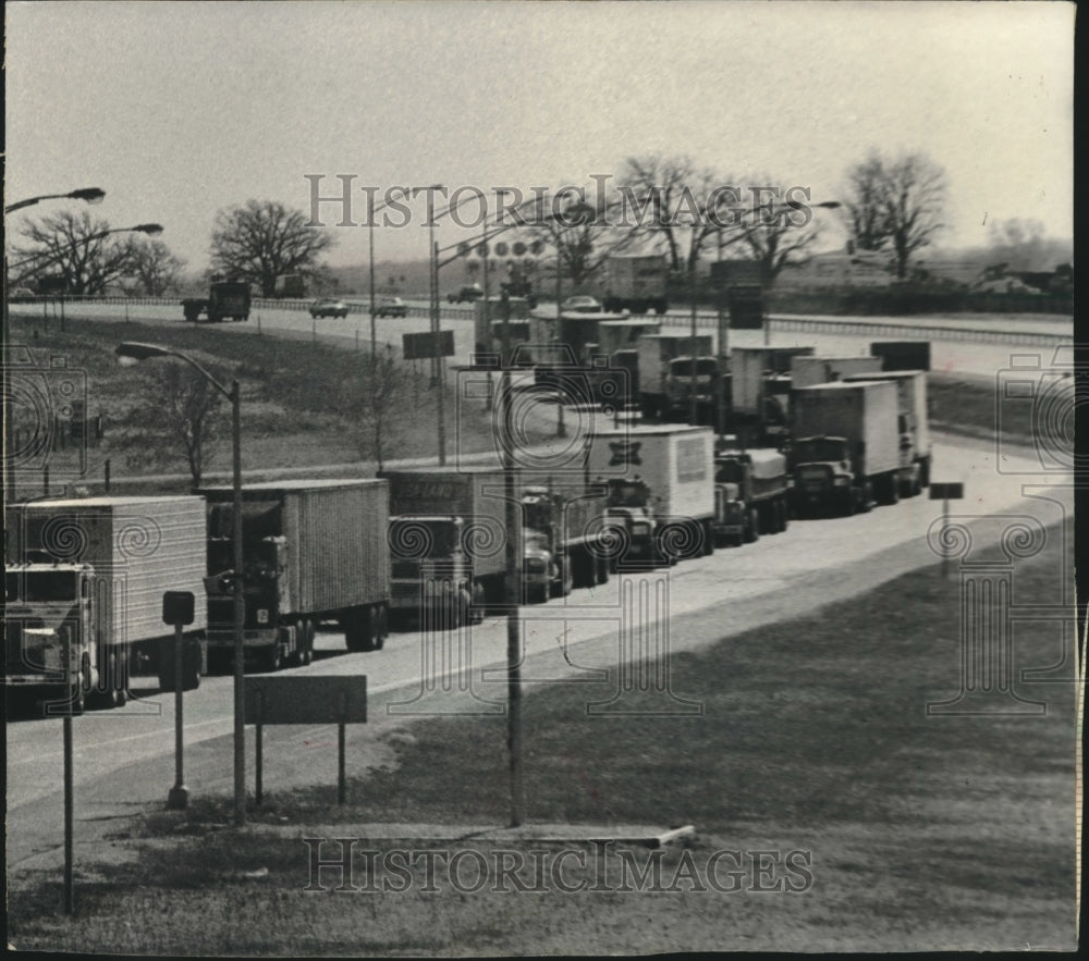 1976, Trucks line up at the Kenosha weigh station on Interstate 94 - Historic Images