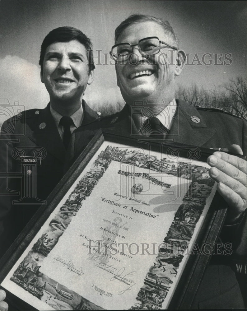 1975 Press Photo Two Wisconsin National Guardsmen receive Army Commendation-Historic Images