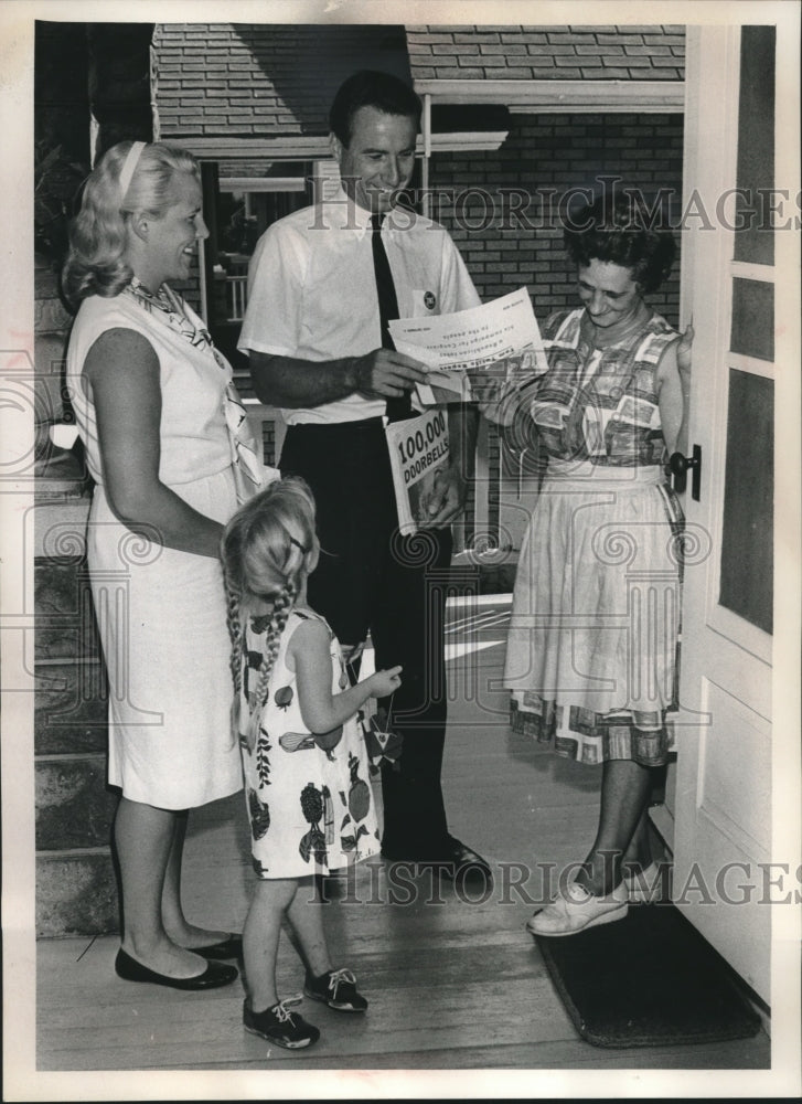 1964, Thomas Tuttle with family and citizen, campaigning, Wauwatosa. - Historic Images