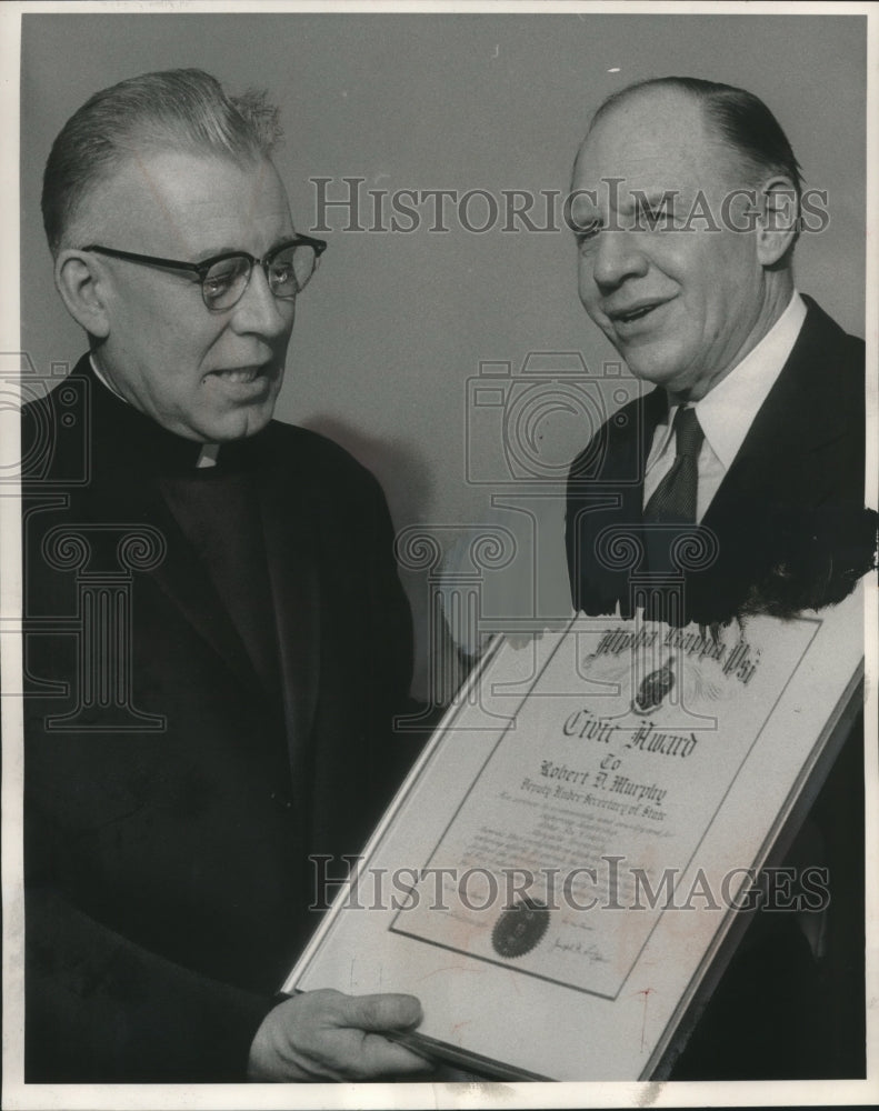 1958 Press Photo Robert D. Murphy, deputy undersecretary state gets civic award - Historic Images