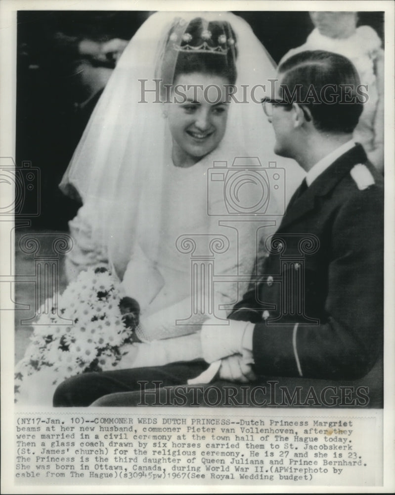 1967 Press Photo Dutch Princess Margriet and husband at wedding at The Hague - Historic Images