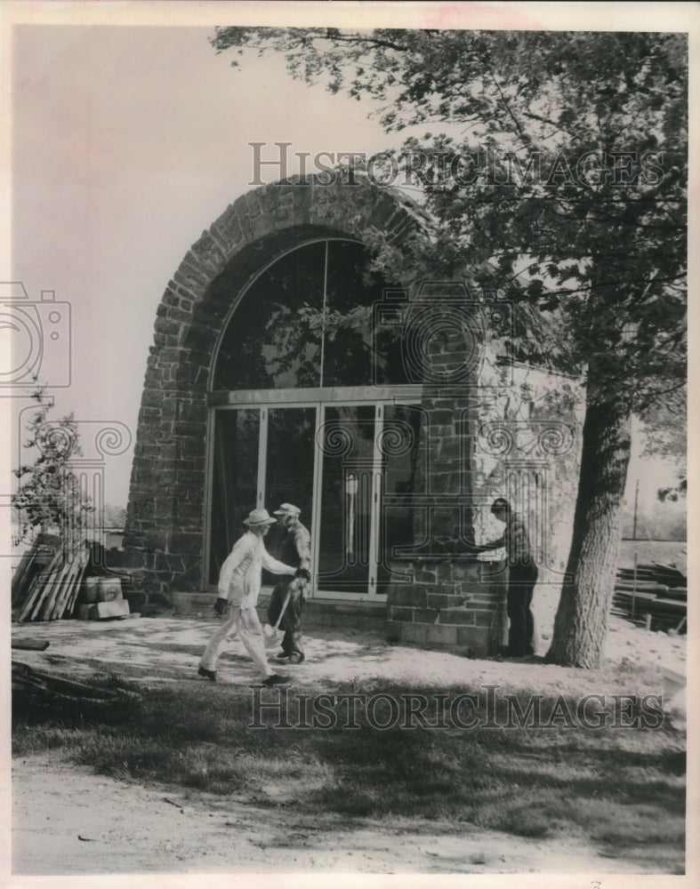 1962, The chapel to St. Anne on the Van Hoof farm - mjc09338 - Historic Images