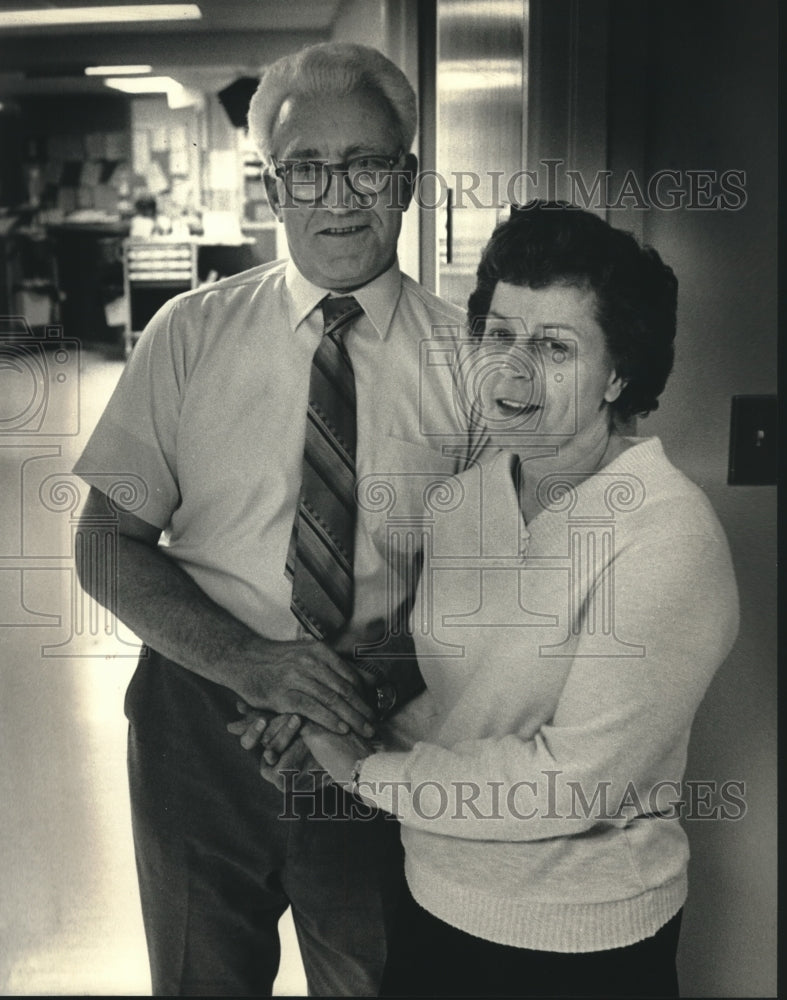 1987 Robert &amp; Rosie Van Dyck of Grafton, Wisconsin can smile now-Historic Images