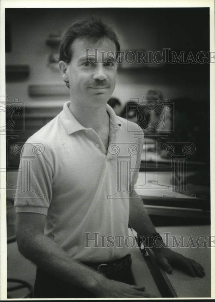 1993 Press Photo Pewaukee Cross Country Coach Ron Vander Meuse- Wisconsin - Historic Images