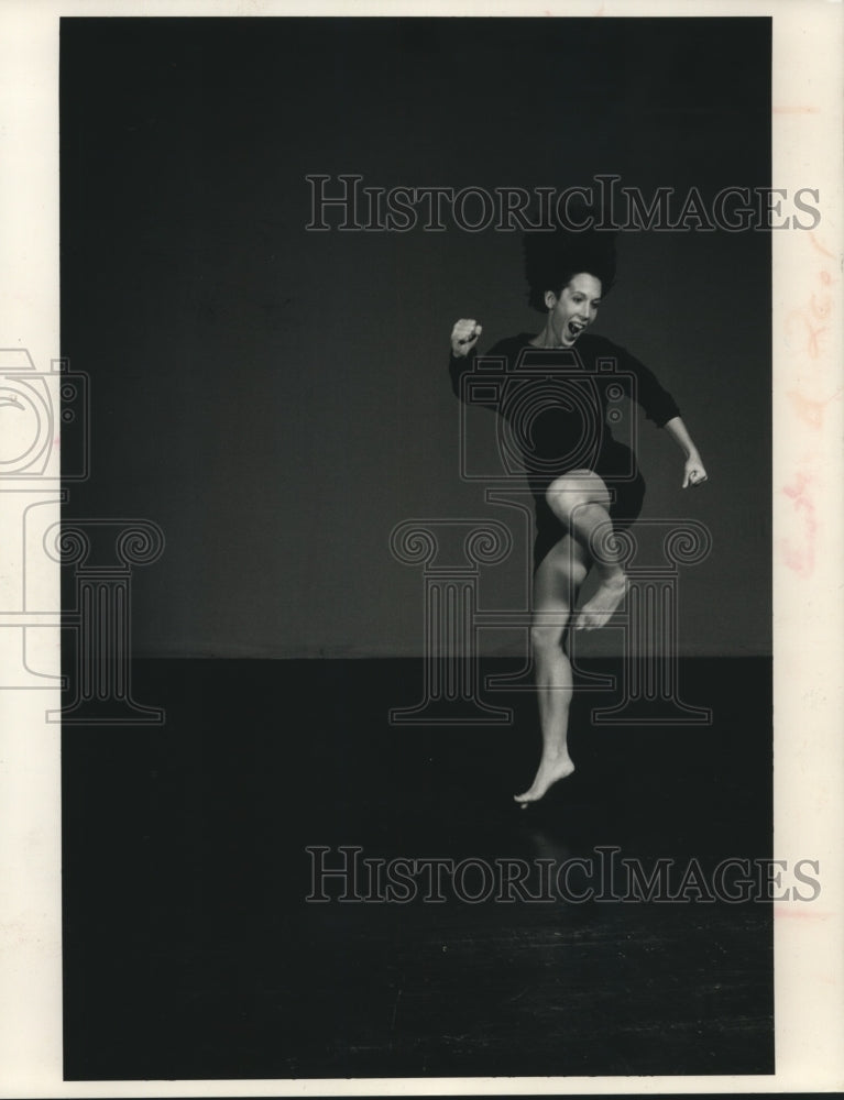 1991 Press Photo Diane VanDerhei dancer for Wild Space Dance Company- Wisconsin - Historic Images