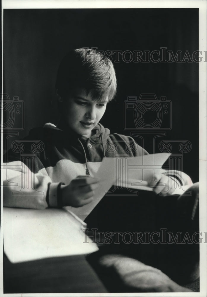 1990 Press Photo Tammy Nycz at Arrowhead East, alternative school in Wisconsin - Historic Images