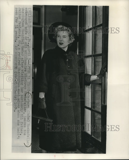 1954 Press Photo Barbara (Bobo) Rockefeller leaves Washington Hospital-Historic Images