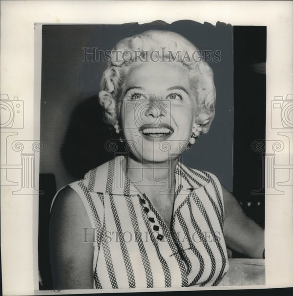 1954 Press Photo Bobo Rockefeller in Reno after divorce - mjc09389 ...