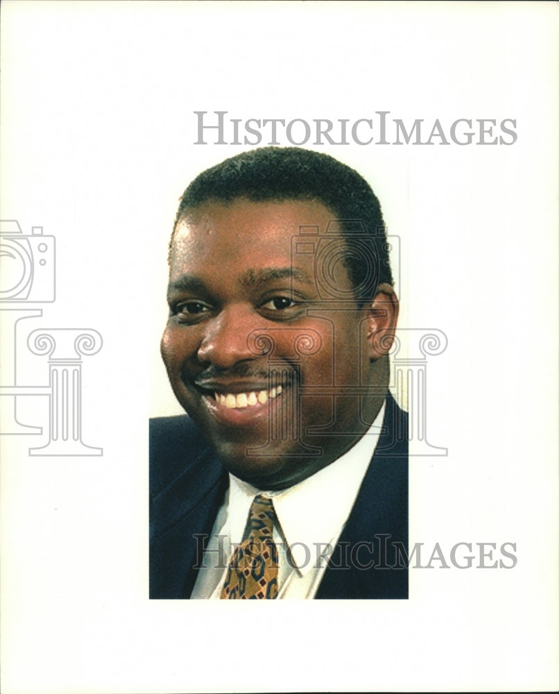 1994 Press Photo Joe Tucker, Victory Personnel Director in Milwaukee, Wisconsin - Historic Images