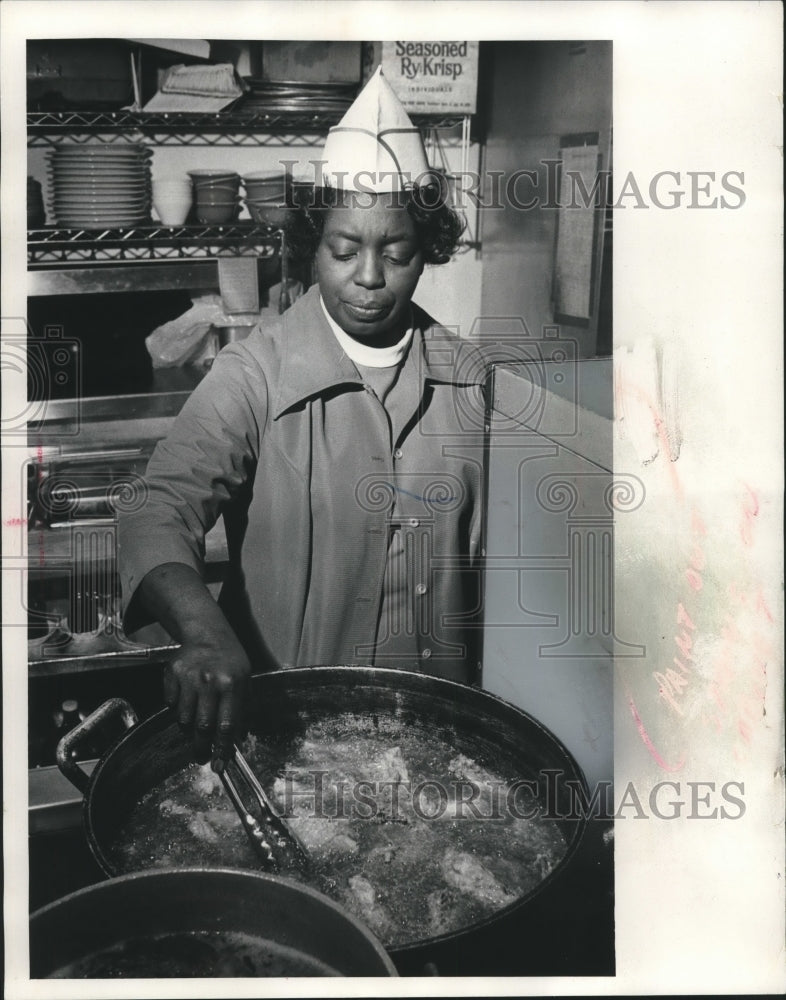1974, Mrs. Irene Turner, Iron Horse restaurant, owner i Milwaukee - Historic Images