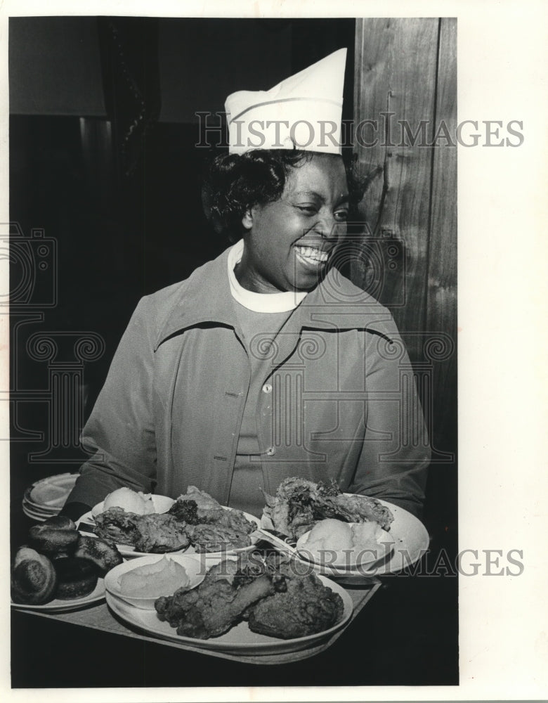 1974 Press Photo Iron Horse restaurant owner Mrs. Irene Turner, Milwaukee - Historic Images