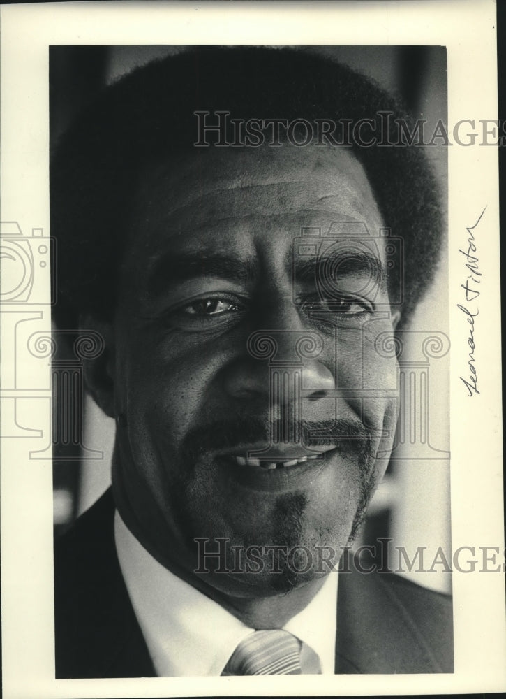 1986 Press Photo Leonard Tipton, of United Steelworkers of America, Milwaukee - Historic Images