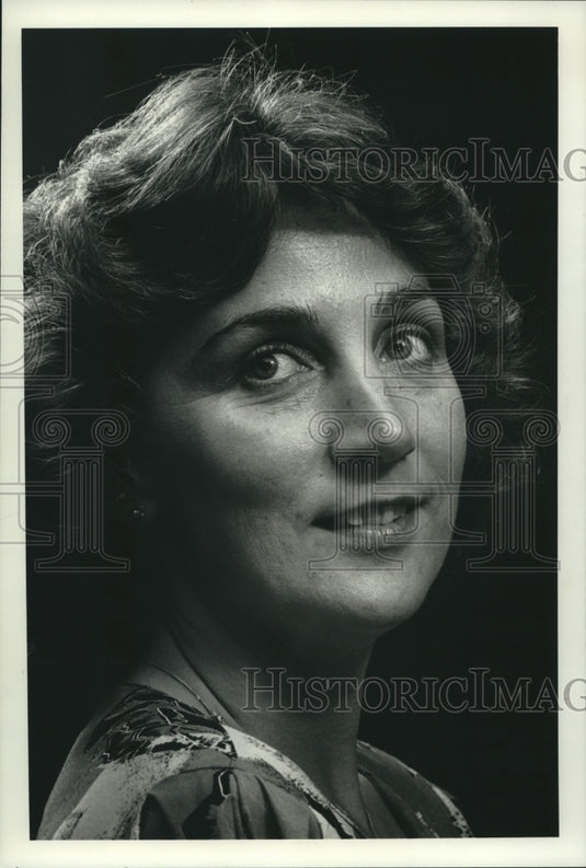 1990 Press Photo Yolanda Brada named secretary of the year in the Netherlands - Historic Images