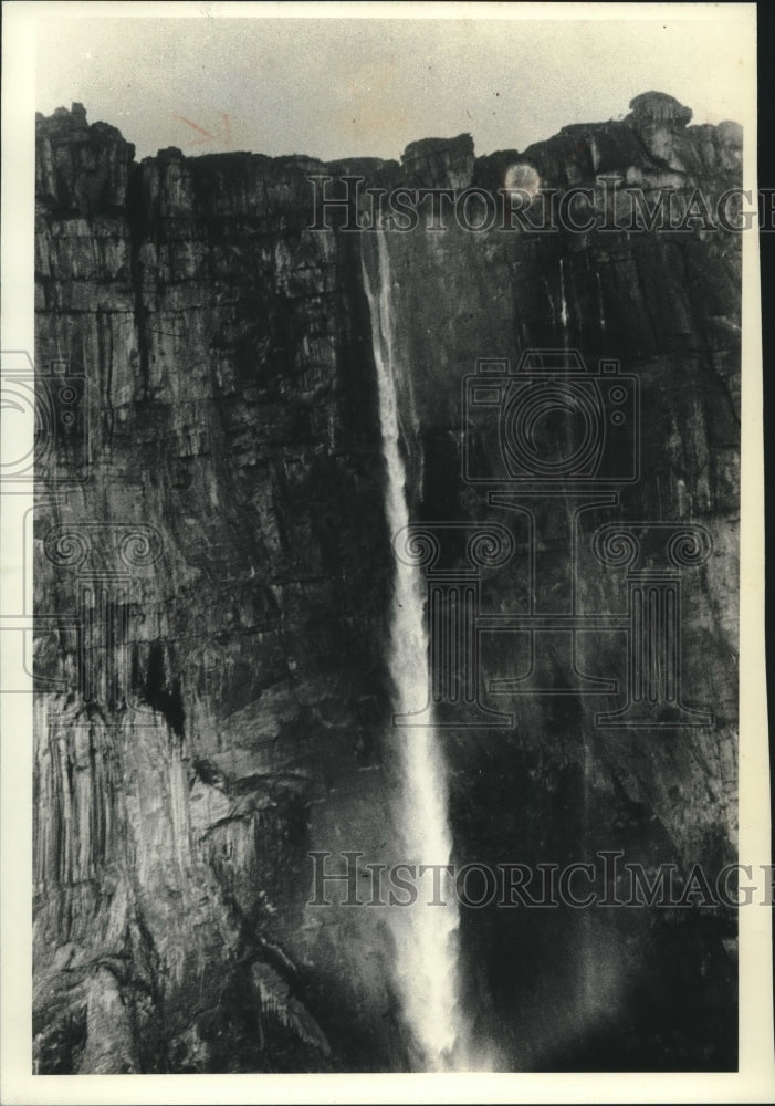 1992, Angel Falls in Venezuela is tallest in the world - mjc09612 - Historic Images