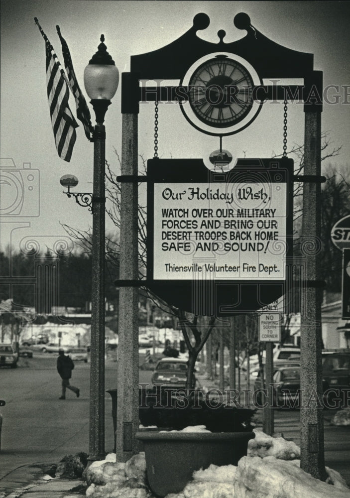 1991 Press Photo Fire Department support troops with sign in Thiensville, WI - Historic Images