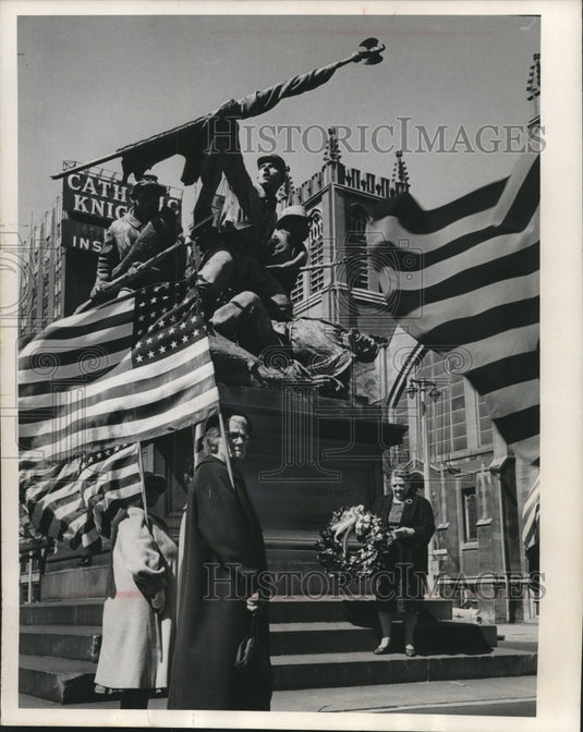 1963, Wreath placed on Milwaukee's soldiers' monument for Army Day - Historic Images