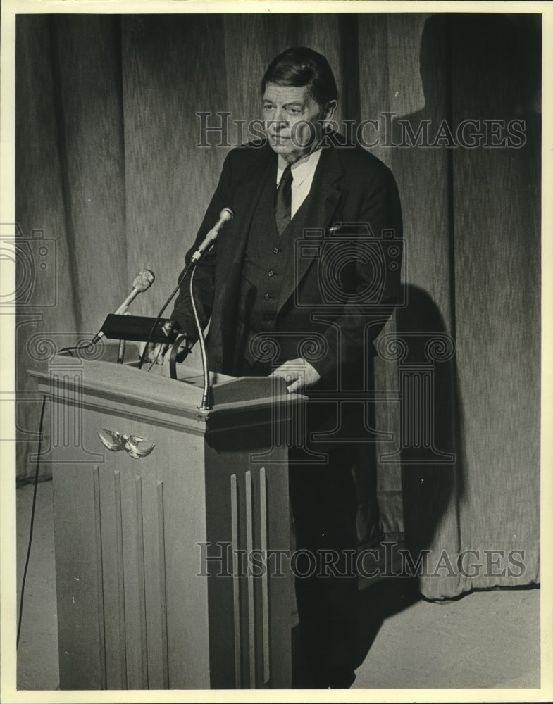 1980 Press Photo Harold Stassen, speaking at podium. - mjc09729 - Historic Images