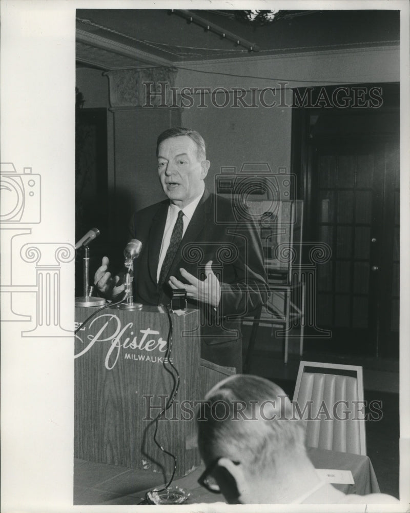 1968, Harold Stassen press conference at Pfister Hotel, Wisconsin - Historic Images
