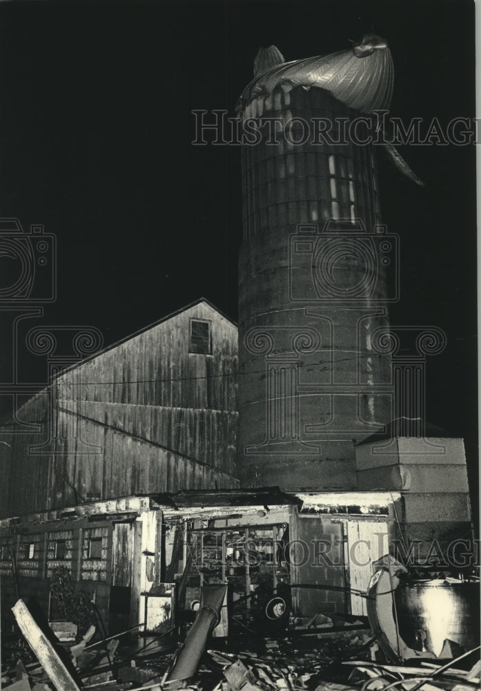 1987 Press Photo Ruth Robert&#39;s farm silo damaged after storm in Wales, WI - Historic Images