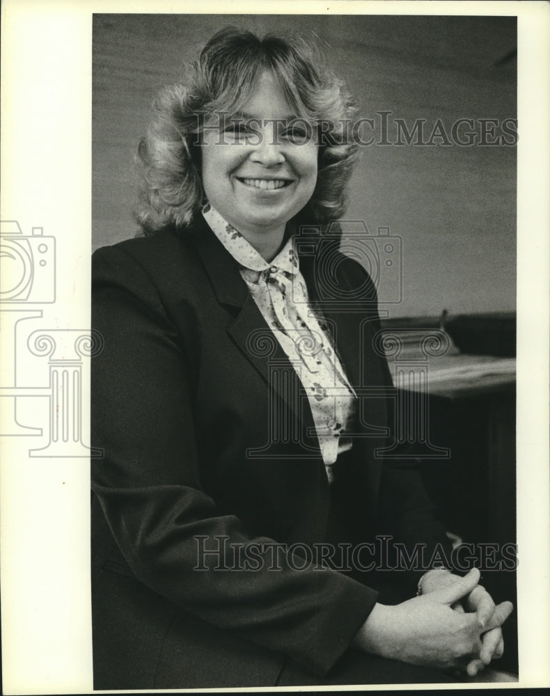 1981 Press Photo Jill A. Strong VP and treasurer Old Tavern Food Prod Waukesha - Historic Images